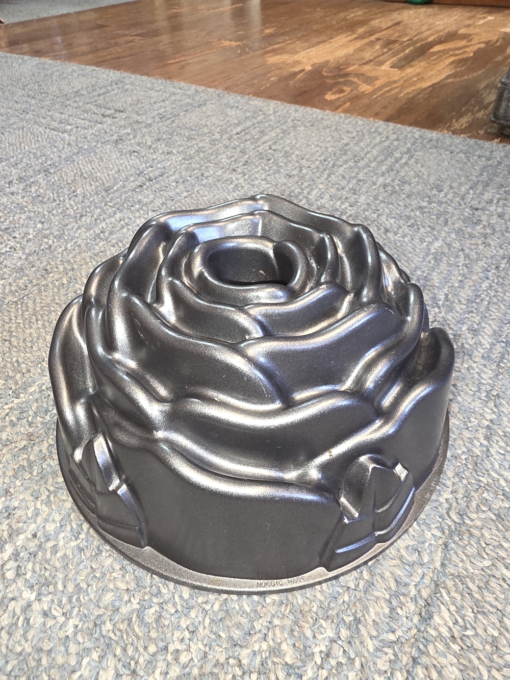 Nordic Ware Rose-Shaped Nonstick Bundt Cake Pan - Black